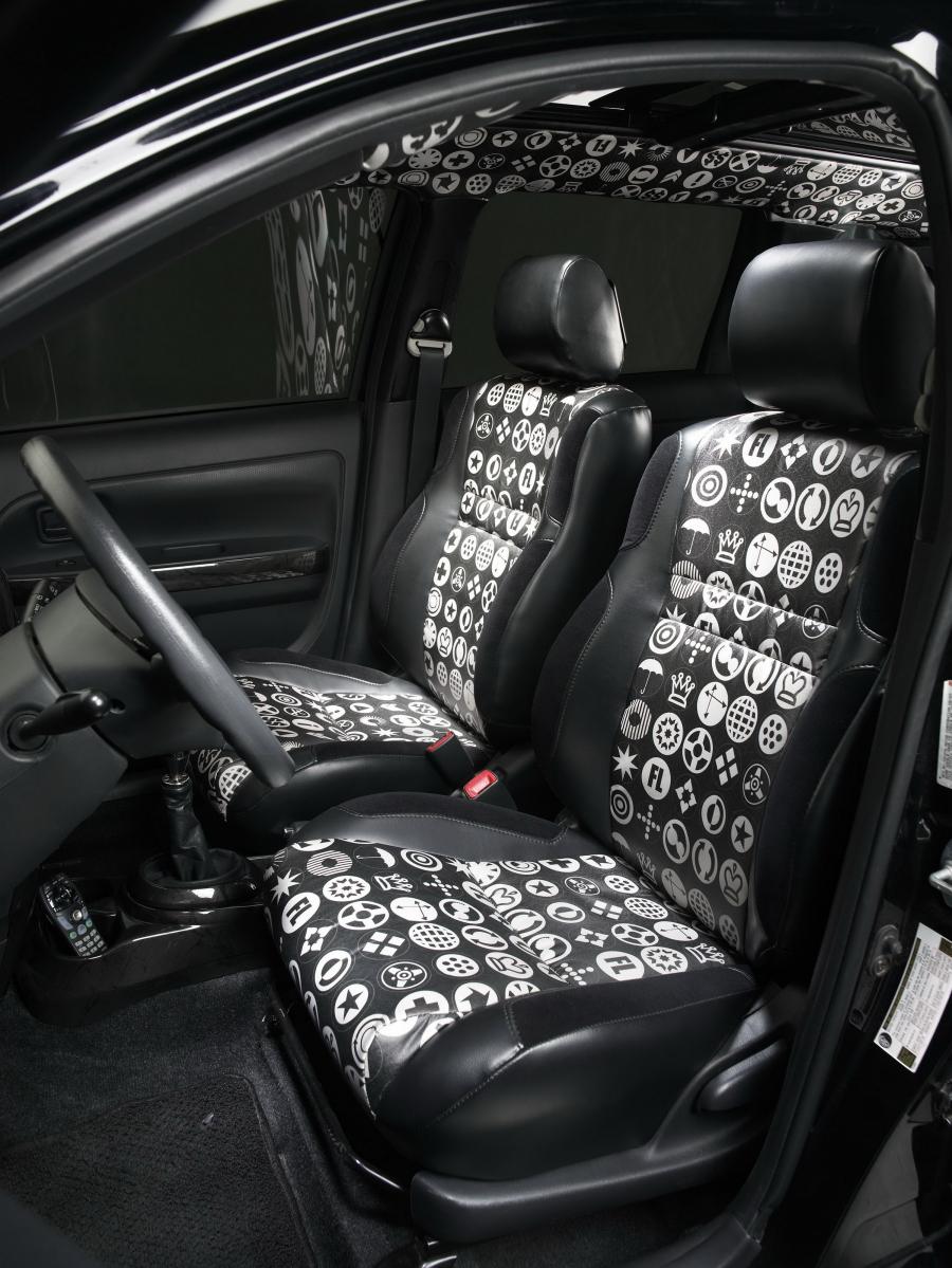 Интерьер Scion xA Futura 2005 года  (фото 2 из 7)